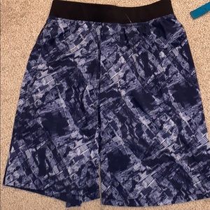 Men’s Lululemon shorts size large never worn